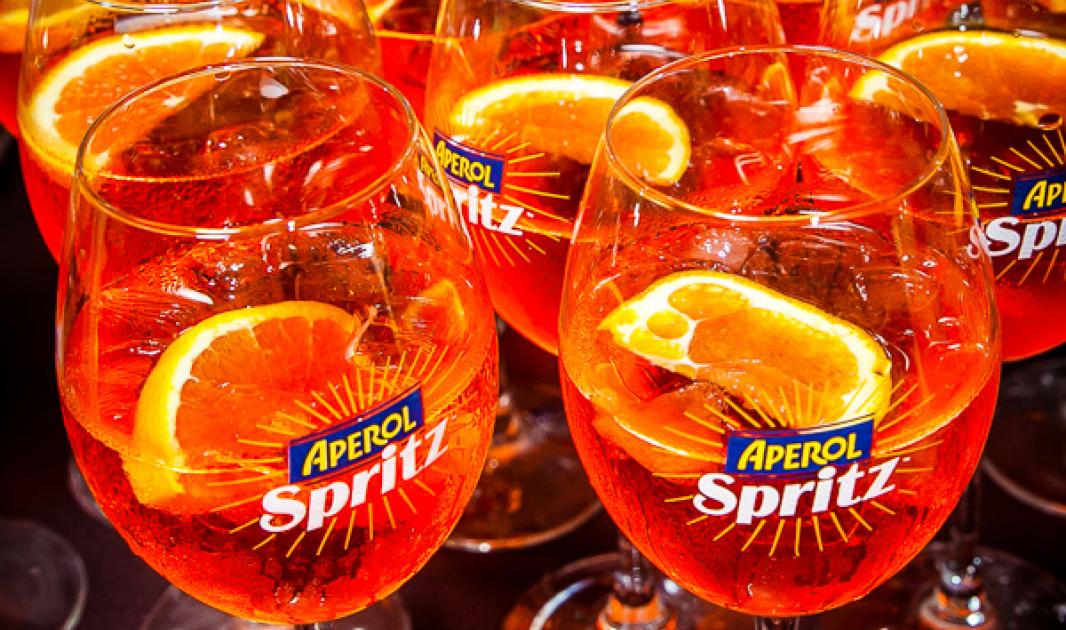  APEROL е сърцето на APEROL SPRITZ