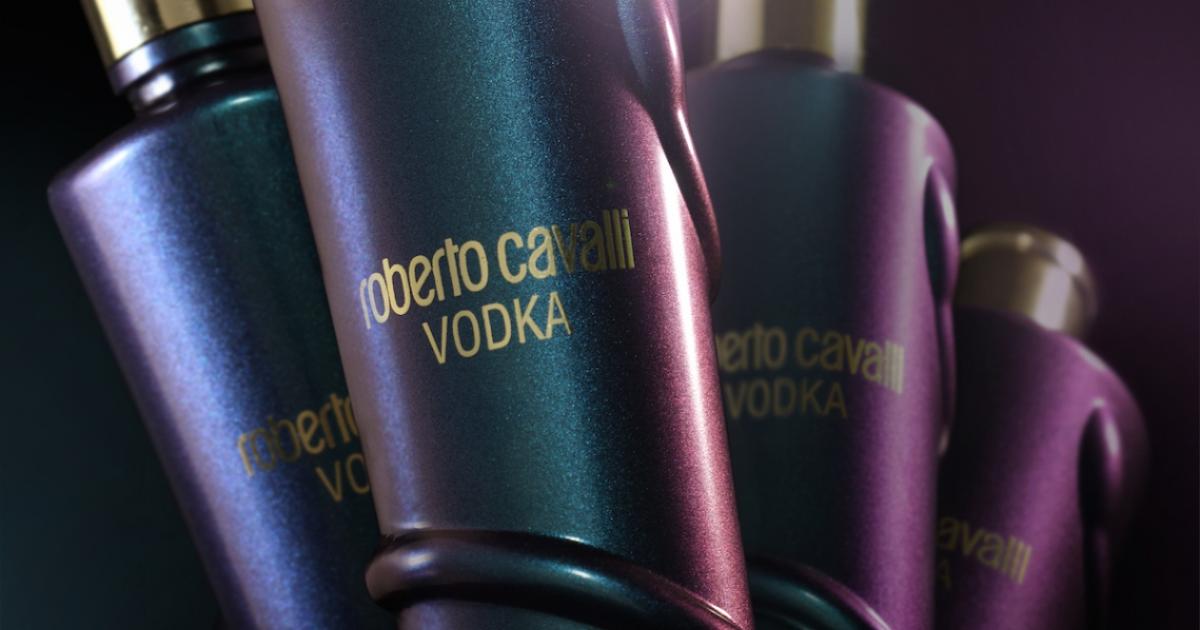  Roberto Cavalli Vodka ‘Chameleon’ – уникален дизайн на бутилката с променящи се цветове.
